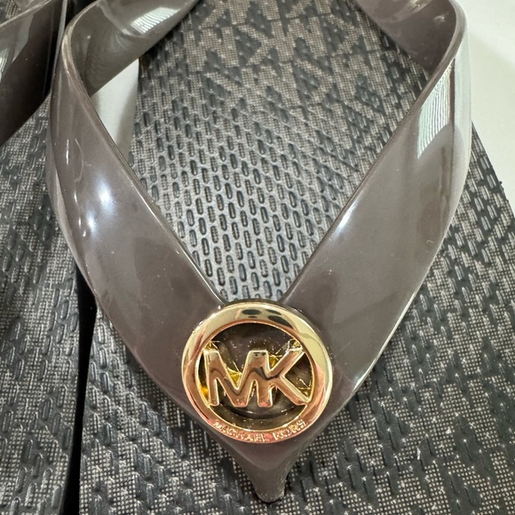 Michael Kors Brown Flip Flops - Picture 4 of 5